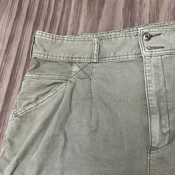 ANTHROPOLOGIE PILCRO PLEATED SHORTS 32 - Picture 3 of 16